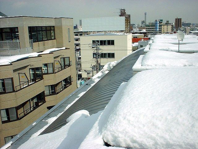 マンション屋根に融雪システムを施工