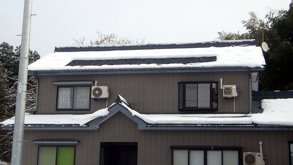 融雪ネットの敷設屋根の融雪状況