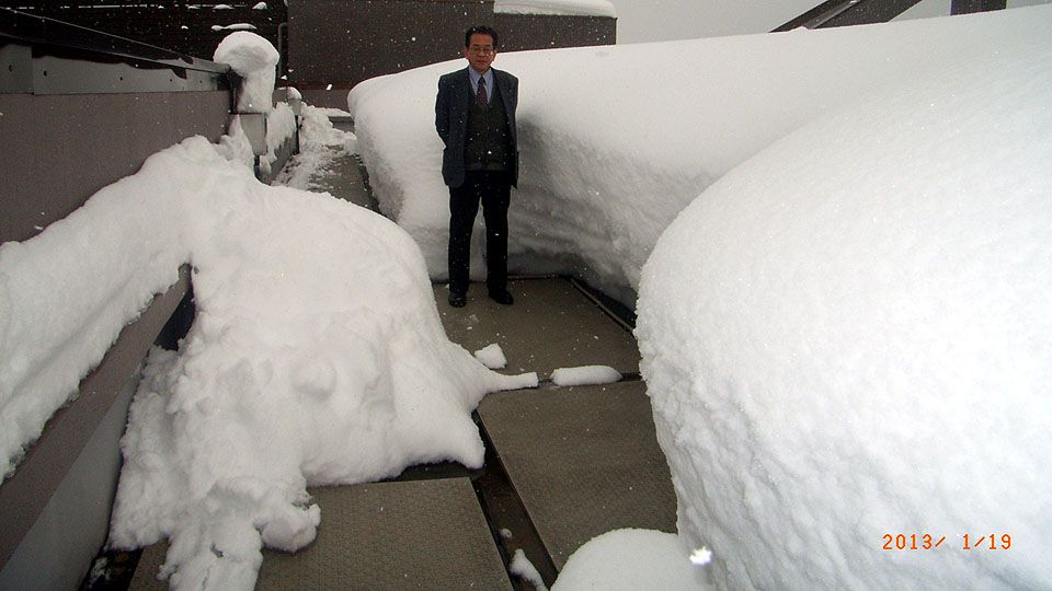 豪雪地域のリゾートマンションに、「融雪マット」は使用されています。