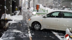 融雪マット（車両乗り入れ可能タイプ）　フォークリフトなどの大型車両も通過や駐停車可能です。