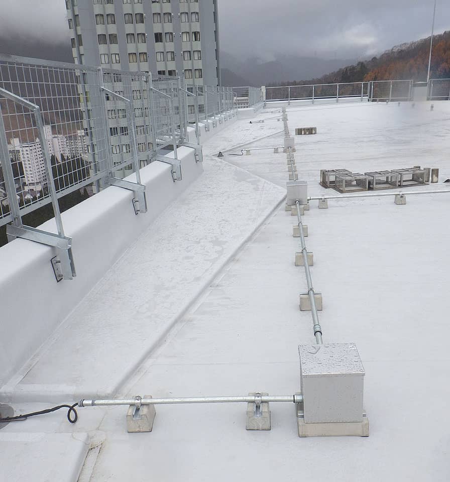 雨樋・排水路ヒーター施工例２